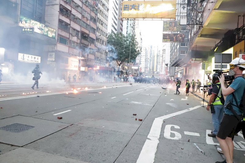 香港中環兩集會被迫腰斬 只能舉行半小時