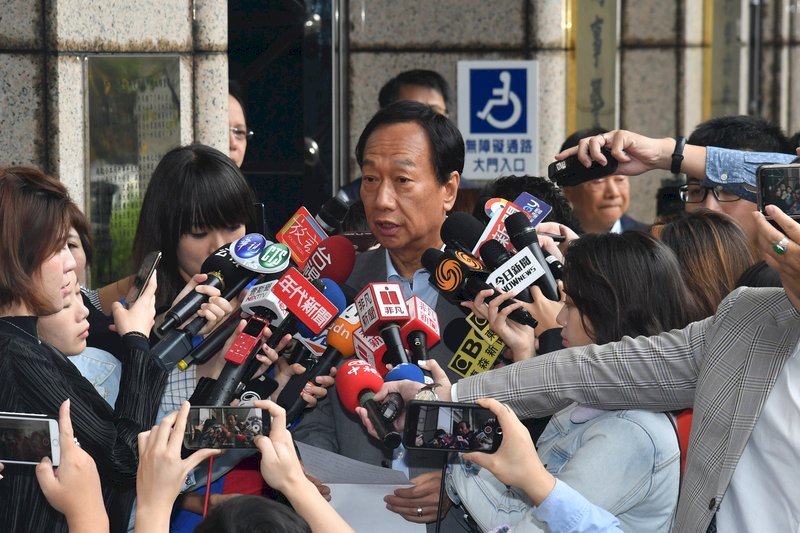 未回應「國政配」 郭：宋楚瑜選總統樂觀其成