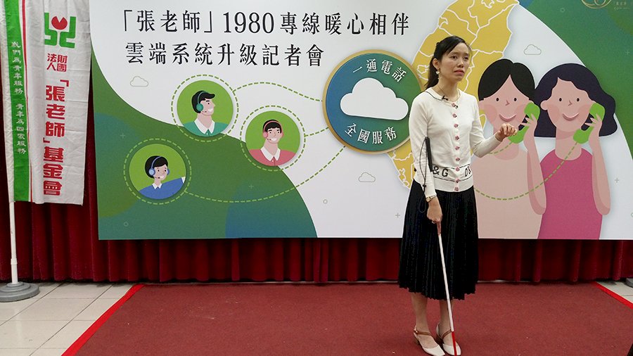 罹患腦瘤突破全盲失聰 首位視障「張老師」擁抱自在人生