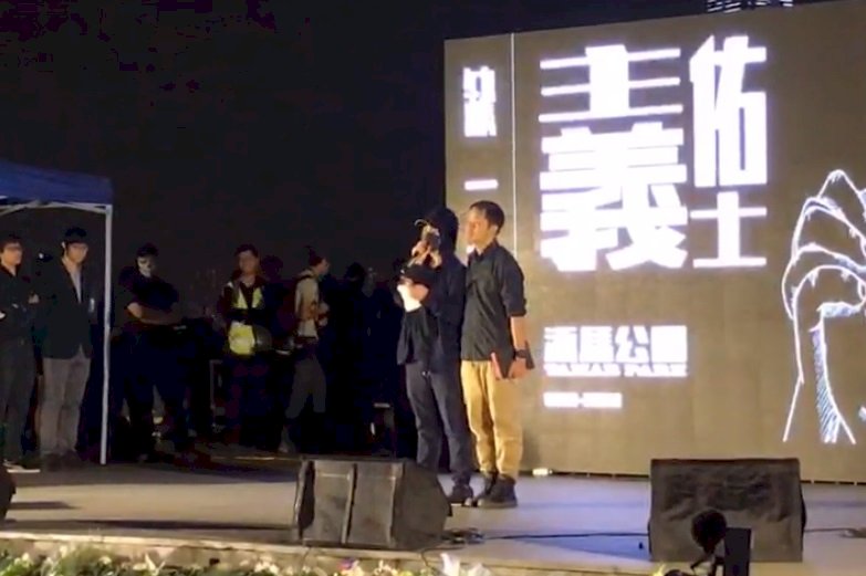 香港添馬公園集會為反送中死傷者祈禱 防暴警戒備