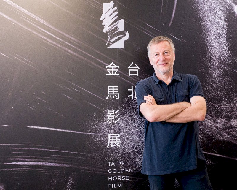馬其頓籍導演米丘曼契夫斯基(Milcho Manchevski)獲選第56屆金馬影展焦點導演,並帶著新作「生之柳」造訪金馬影展。他12日在台北接受媒體聯訪時,將自己比喻成立體派畫家,在破碎片段中的作品拿捏平衡。