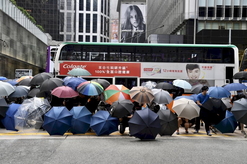 香港國歌法生效 傘運紀錄片剪去可能觸法片段