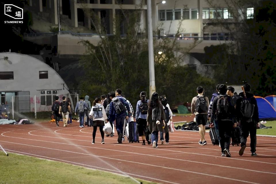 中大氣氛緊繃  有人急撤退有人要死守