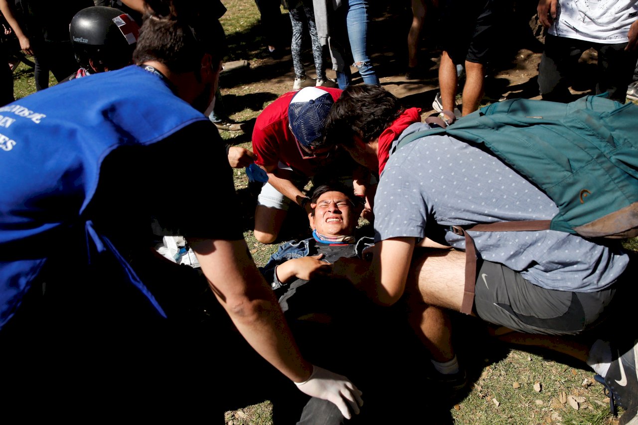 智利血腥示威，警方發射橡皮子彈數十人失明。非當事人。(路透社/達志影像)