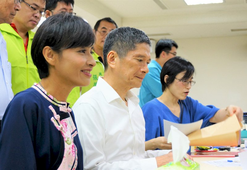 邱議瑩確診 李永得快篩陰3+4居隔