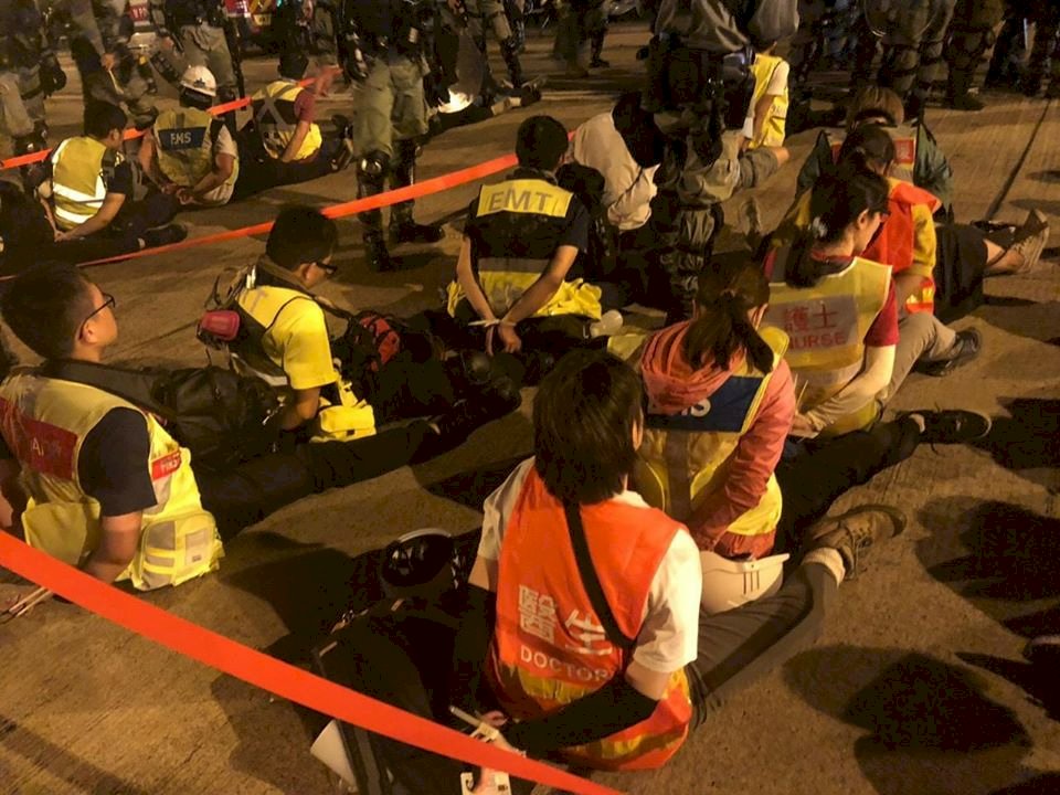 禁醫護進理大救援 陳日君：別讓香港變野蠻城市