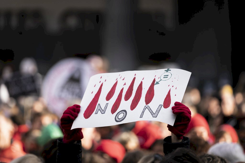 比利時首都萬人遊行 呼籲終結殺害女性暴行
