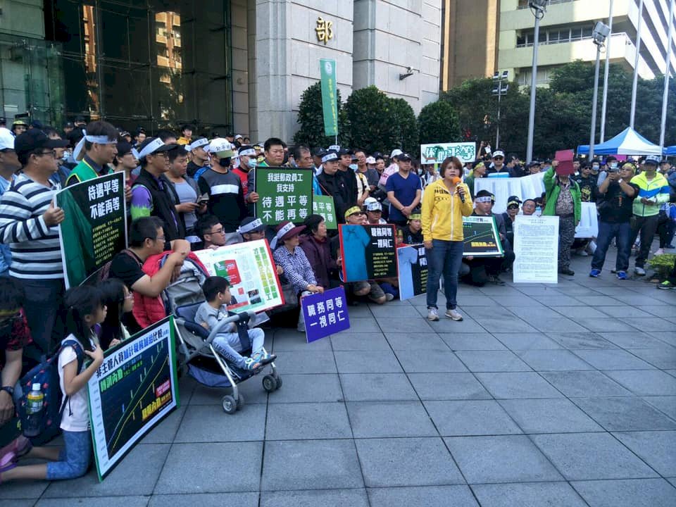 郵政改制後同工不同酬 工會上街抗議