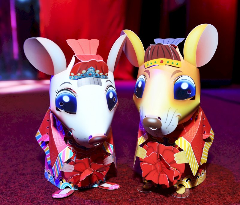 2020台灣燈會在台中，小提燈13日正式亮相，今年小提燈命名為吉利鼠與美力鼠，採用老鼠娶親的故事為發想主題。