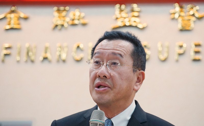 台股閃崩逾500點 顧立雄信心喊話：疫情終會受控制