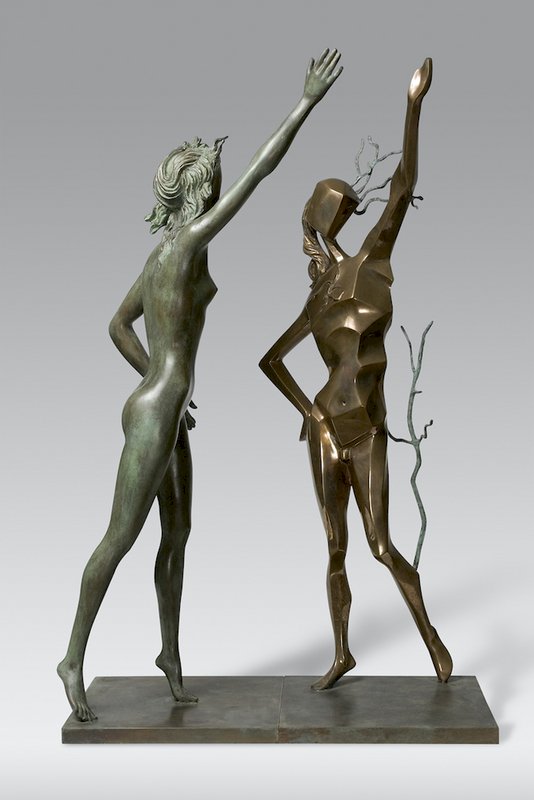 朱銘美術館完成年度歲修,18日重新開館,因應東京奧運推出2020年度特展「創藝運動場」,展出藝術家達利「向歌舞女神致意」等作品。(朱銘美術館提供)