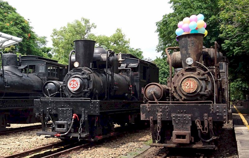 阿里山林業鐵路編號SL-21蒸汽火車,預定109年3月發包維修,完成修復後,將與編號SL-25蒸汽火車一起營運,擔任阿里山鐵路觀光列車主角。(阿里山林鐵及文資處提供)