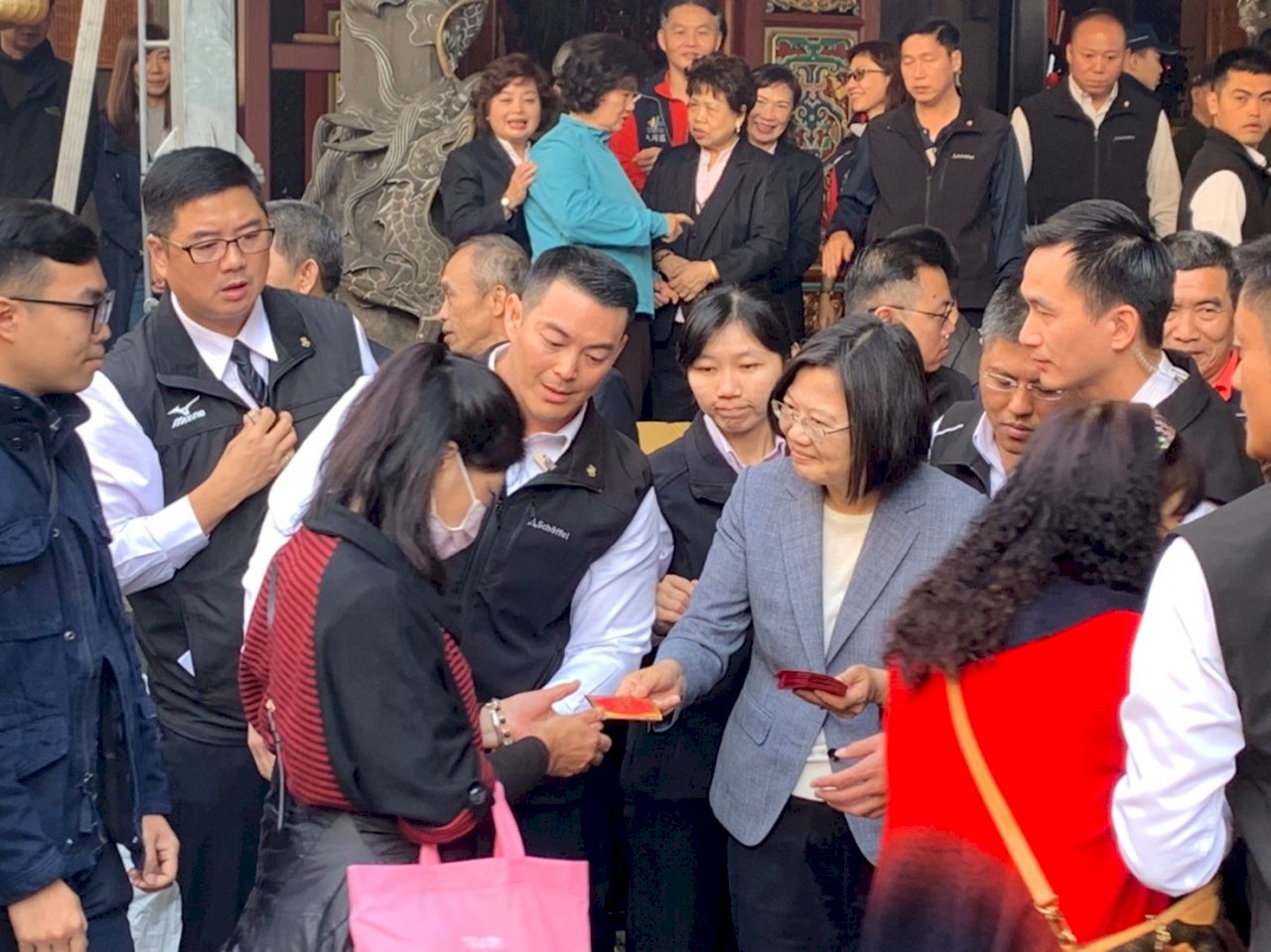 蔡總統初一宮廟參香祈福 籲全民團結度過武漢肺炎挑戰
