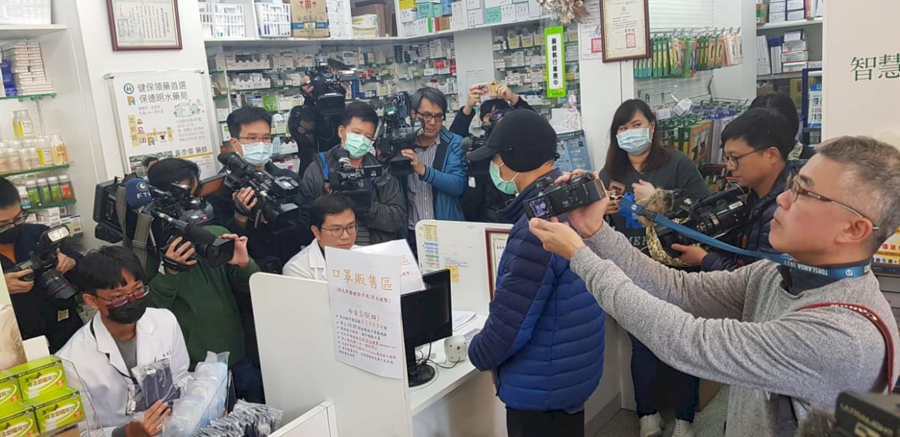 口罩實名制上路首日直擊 民眾有稱許也有怨言 (影音)