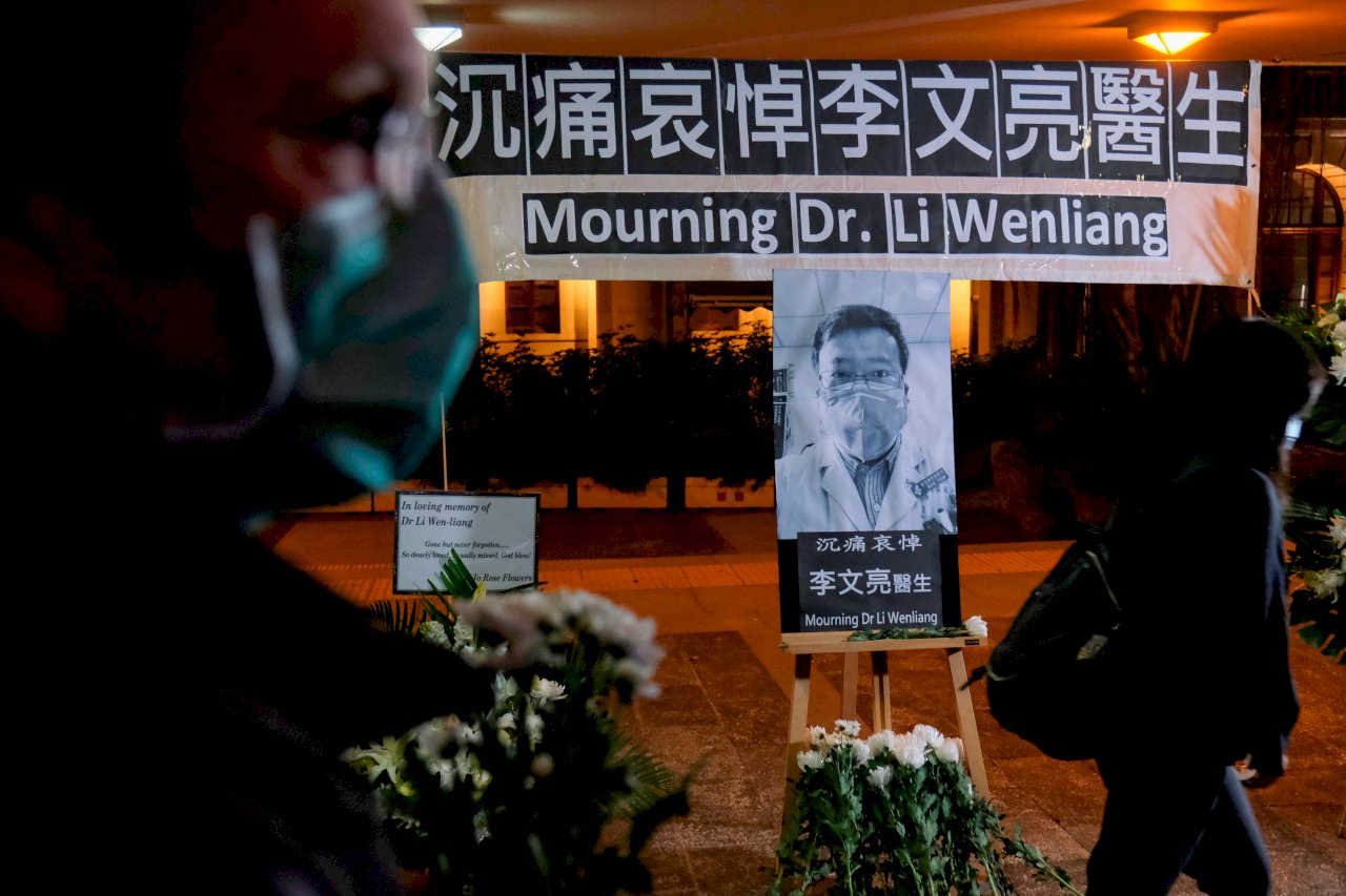 李文亮母親：兒子忠於職守 遺憾未見最後一面
