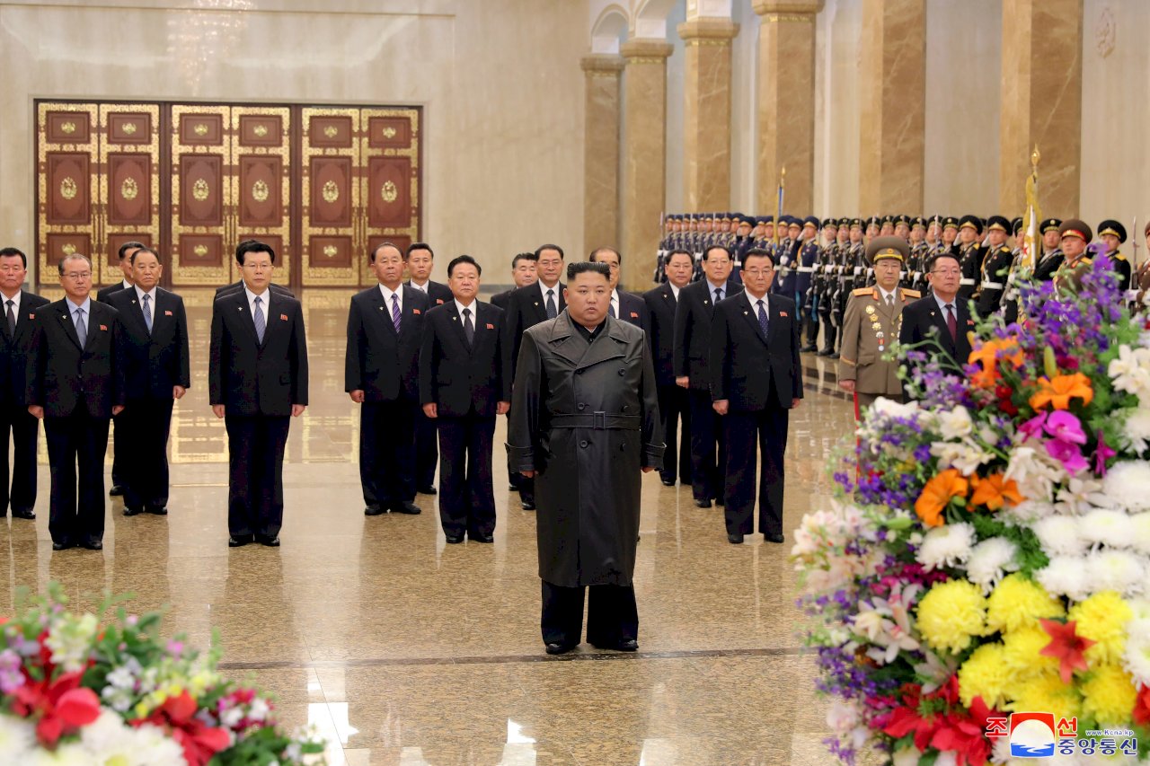 武漢肺炎疫情不明 金正恩神隱22天後首露面