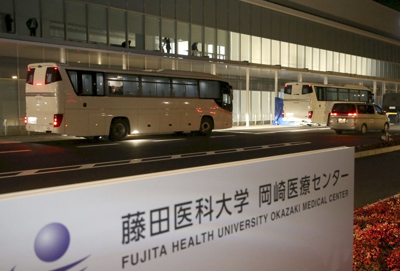 鑽石公主號無症狀患者 4人安置後疑肺炎送醫