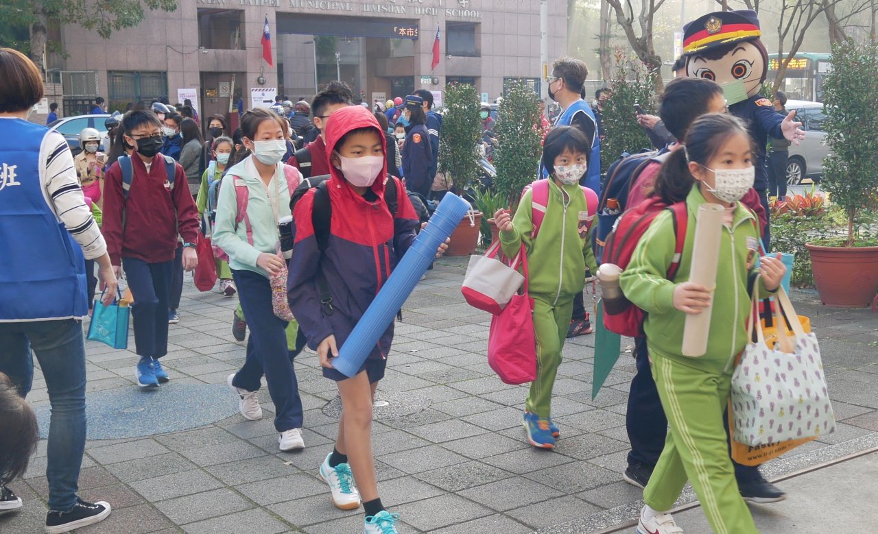 學童染武漢肺炎 新北教局：即刻要求補習班全面戴口罩