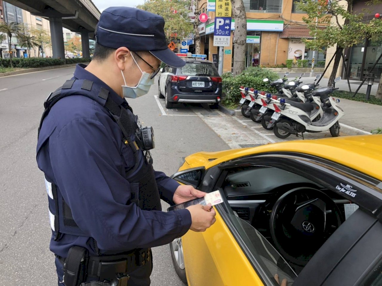 嚴查居家檢疫趴趴走 警政署導入M-Poilce系統查詢身分