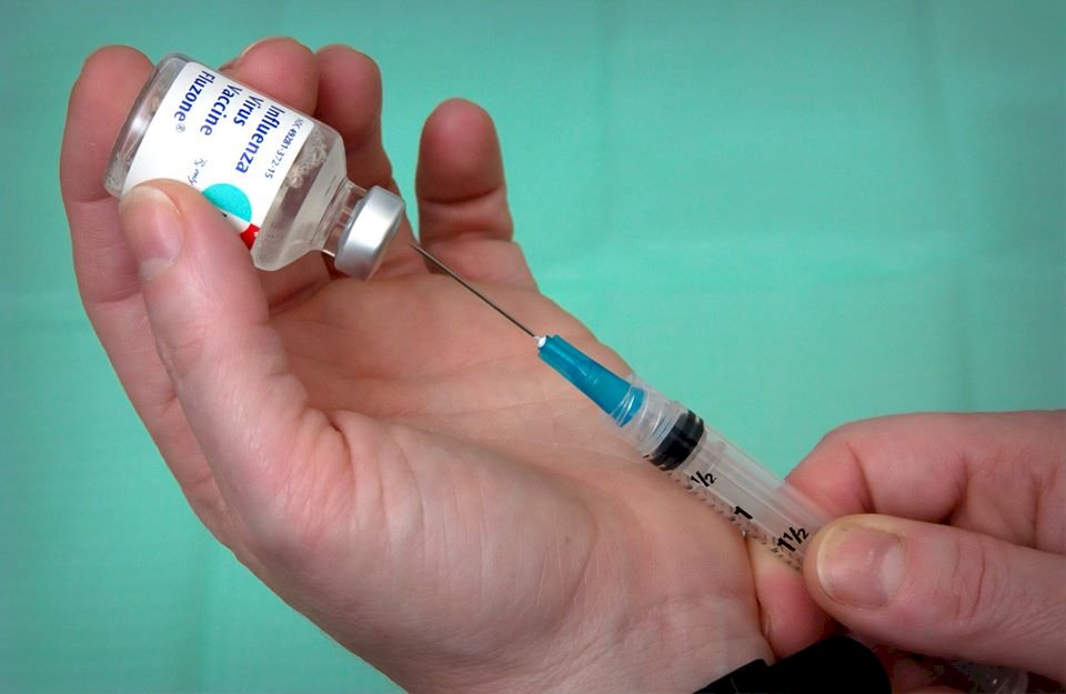 拉脫維亞國會通過立法 允許企業解雇未打疫苗者