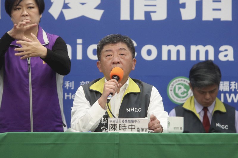 旅遊疫情第三級以外的無健保卡外籍人士 有症狀者須自費檢驗