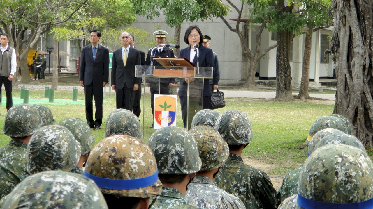 視察部隊防疫 總統：共機不斷擾台 國軍亦不能鬆懈(影音)