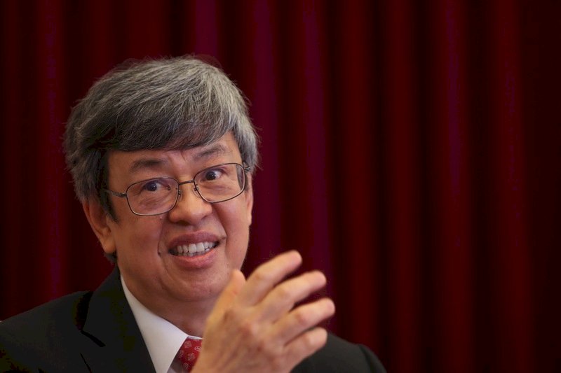 副總統陳建仁(圖)接受中央社專訪時說,武漢肺炎快篩工具3個月內有望量產。