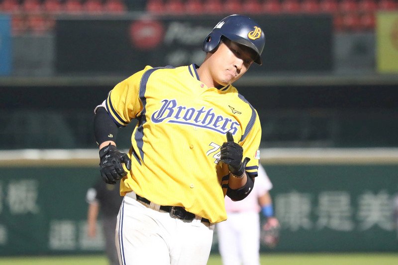 中職中信兄弟隊許基宏在二軍例行賽手感火燙,28日單場3安都是長打,目前7場出賽敲出7轟、僅1場出賽沒有開轟。(中信兄弟隊提供)