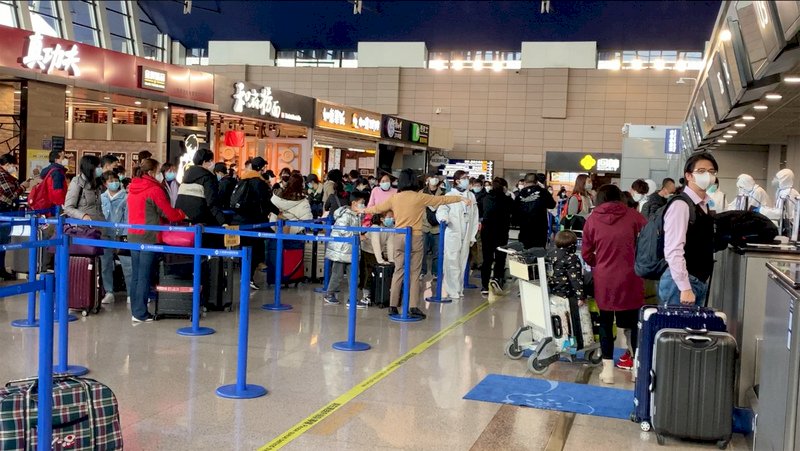 第二班類包機起飛 214名國人晚間10時抵台