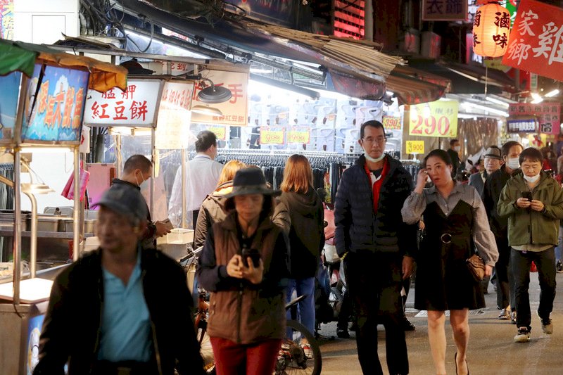 即日起逛夜市、商圈、傳統市場須戴口罩   夜市應避免邊走邊吃(影音)