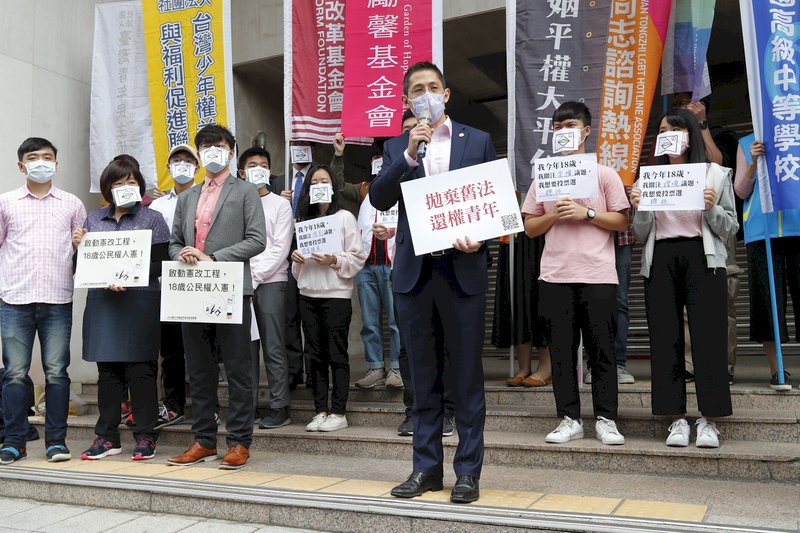 朝野立委到場聲援 民團籲速修18歲公民權