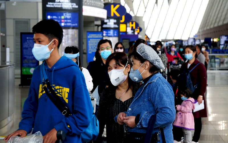 第2批湖北類包機晚間抵台 229人排隊受檢