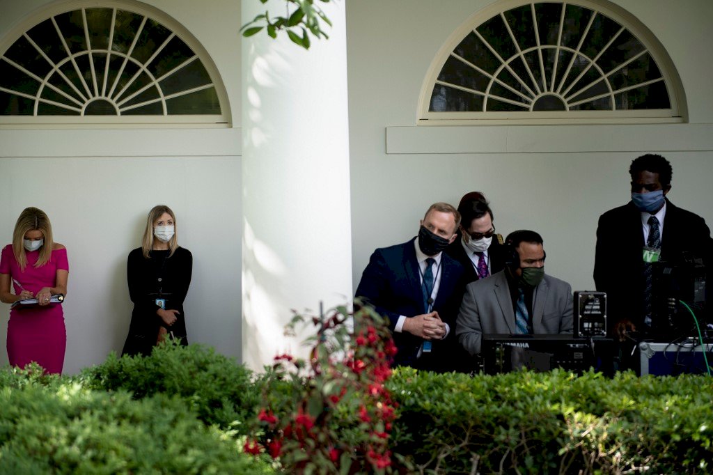 白宮指示西廂幕僚 在辦公室須全程戴口罩