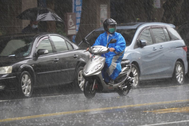 鋒面影響各地持續降雨 西部嚴防大豪雨