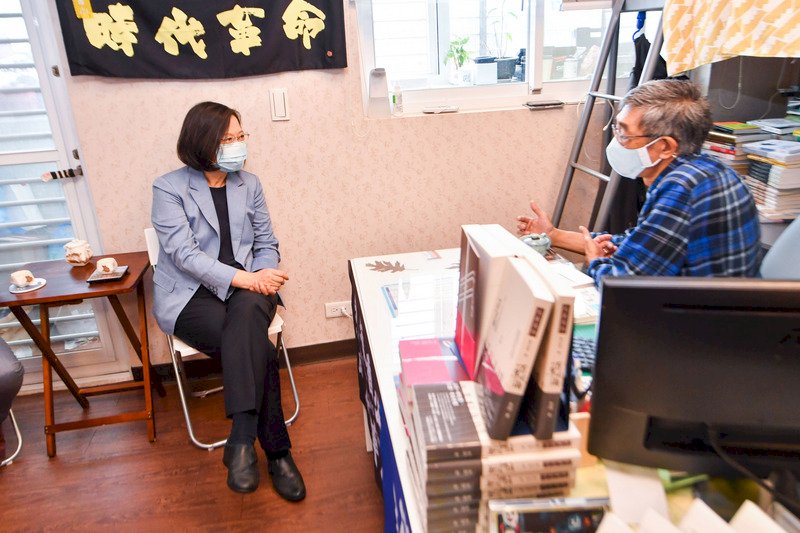 參訪銅鑼灣書店 蔡總統:政府力量投入 強化對在台港人照顧