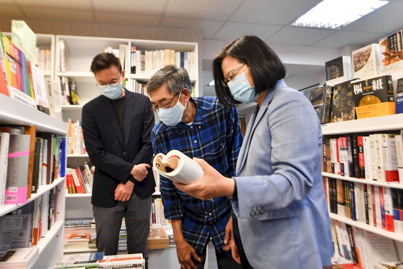 蔡總統參訪銅鑼灣書店 了解港人需要什麼協助