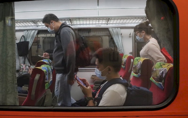 搭乘鐵公路航空船舶客運戴口罩 維持原規定