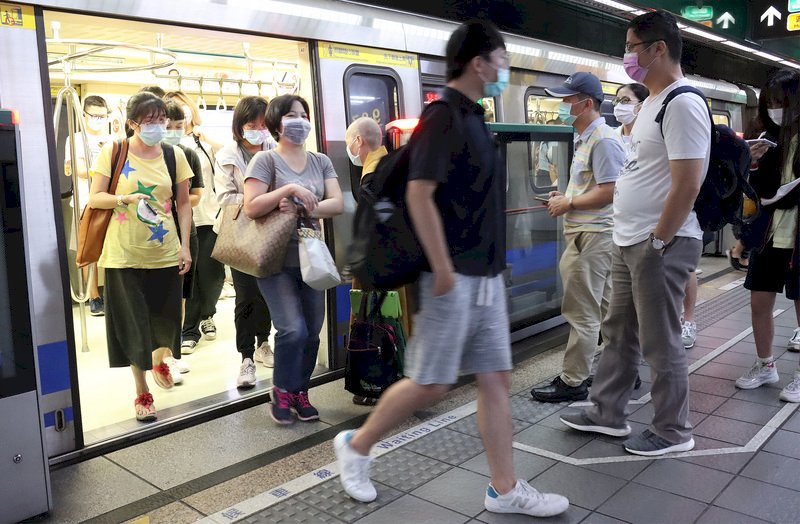 防疫情再起  北捷即日起搭車全程戴口罩