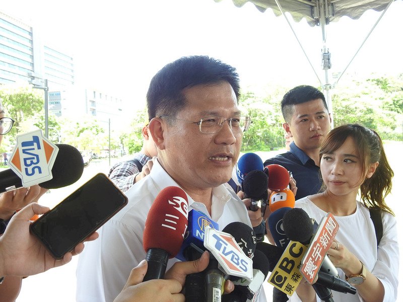「做個聰明用路人」說法惹議 林佳龍澄清非歸責任何人