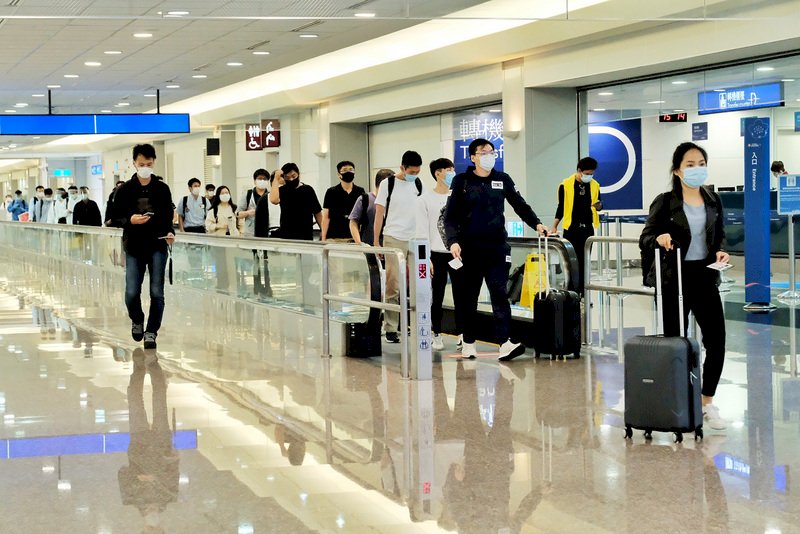 放寬外籍人士入境 來台港人讚令人安心
