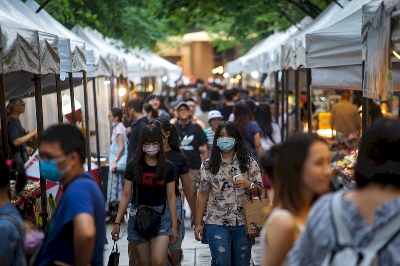 戶外染新冠病毒罕見但非不可能 仍應戴上口罩