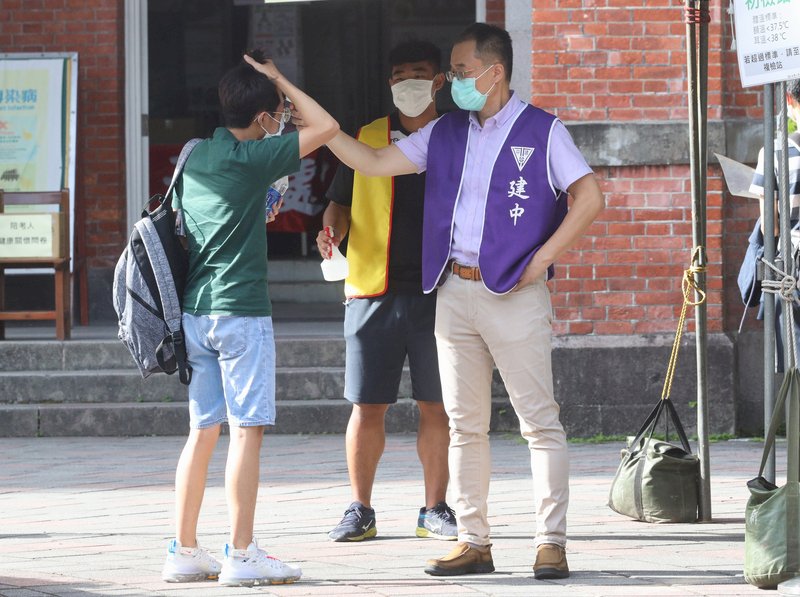 指考數乙結合生活應用 傳染病感染人數入題