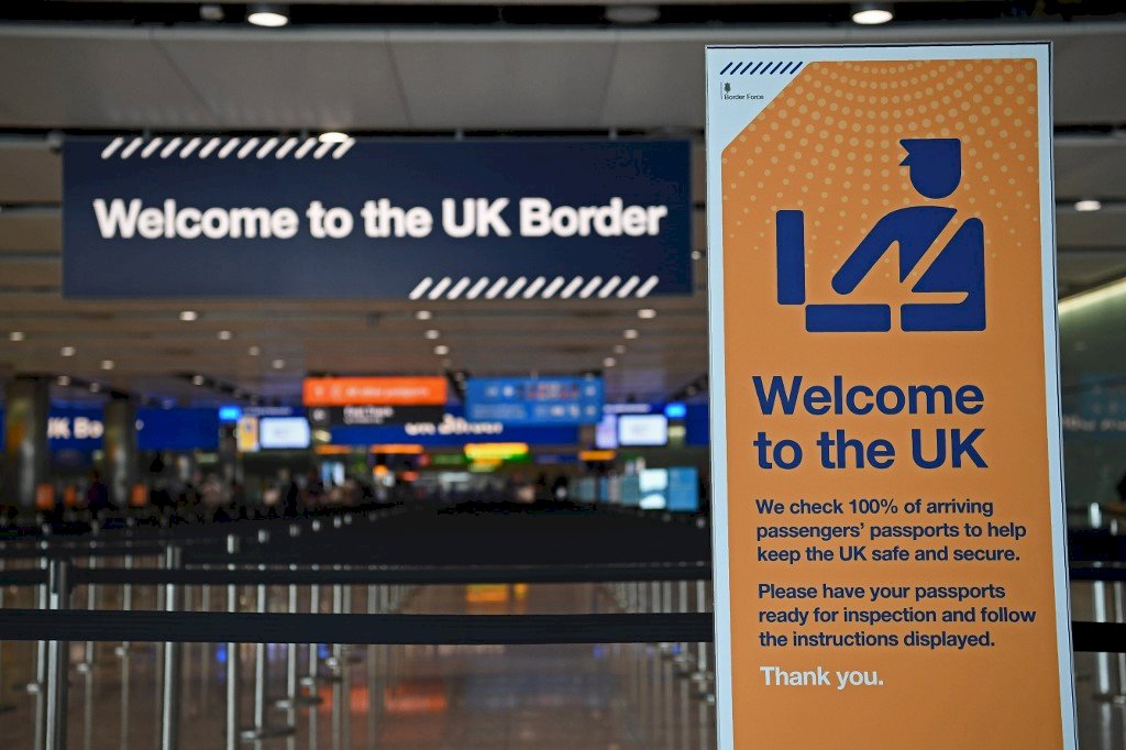 英媒﹕完成疫苗接種英國人 將放寬旅行限制