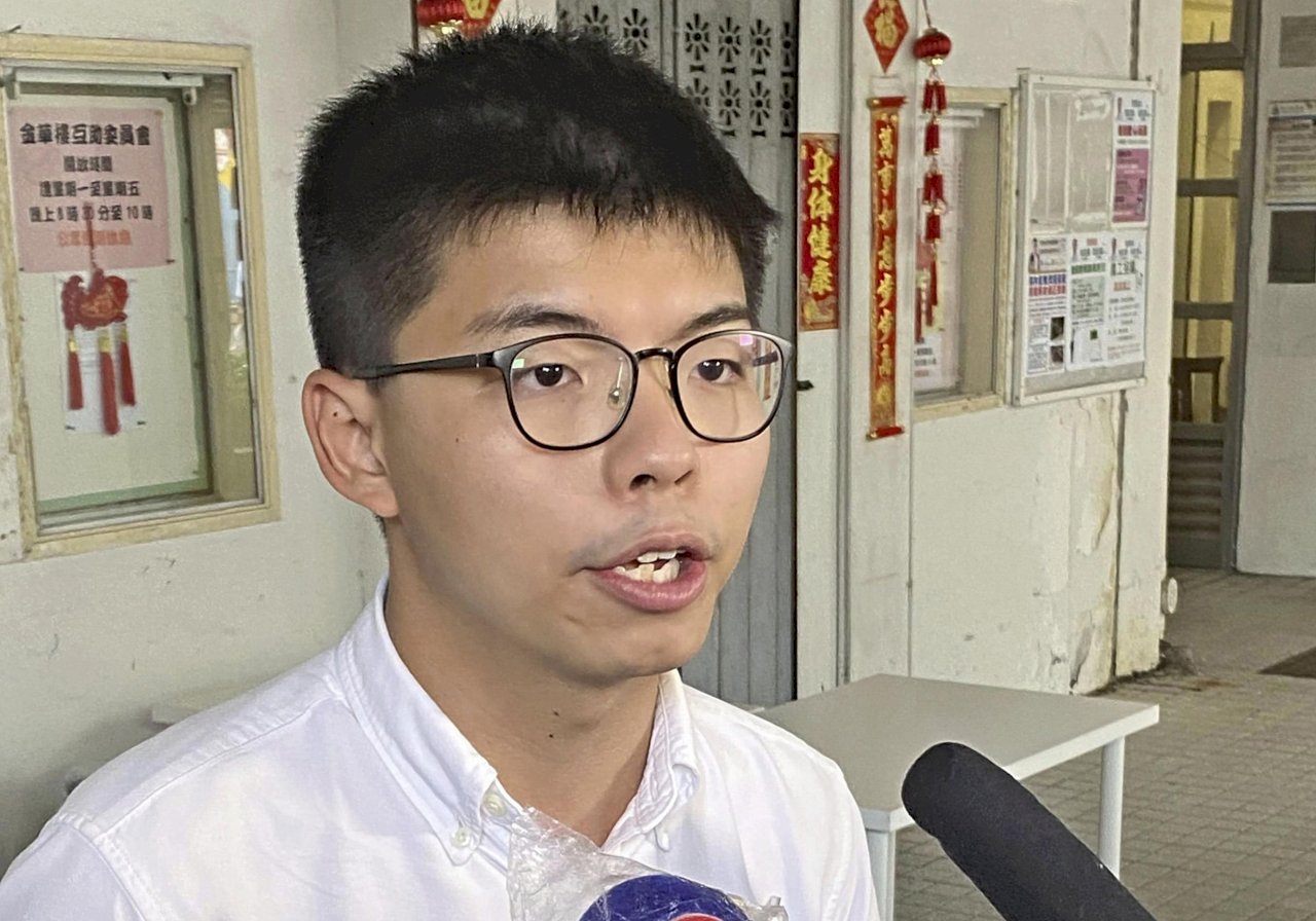 黃之鋒又遭拘捕　港警指2019年涉違禁蒙面法