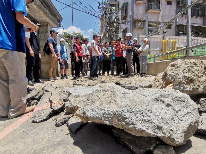 永和文化路塌陷 侯友宜：16日前可讓住戶搬回