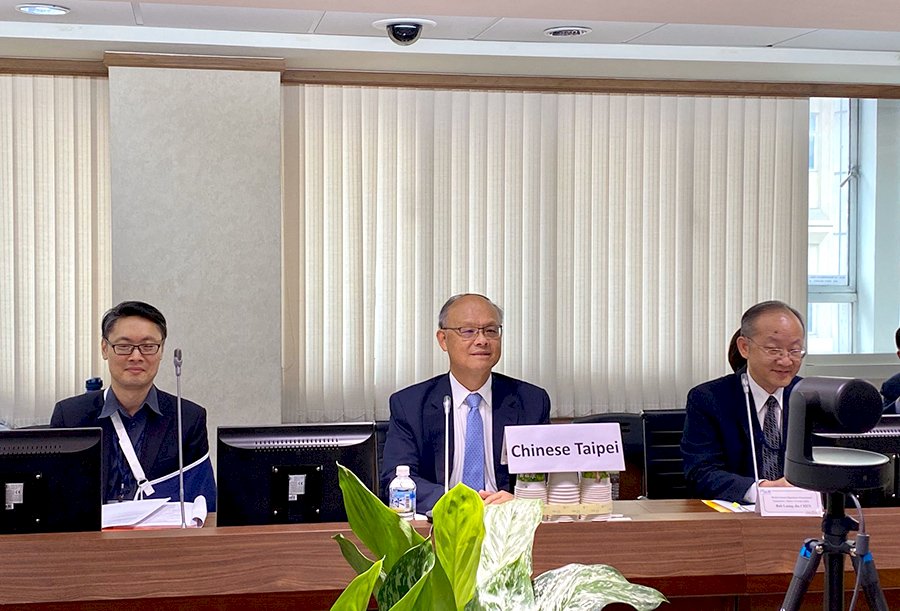 APEC貿易部長會議25日採線上方式進行，台灣由政務委員鄧振中代表參加。(行政院提供)