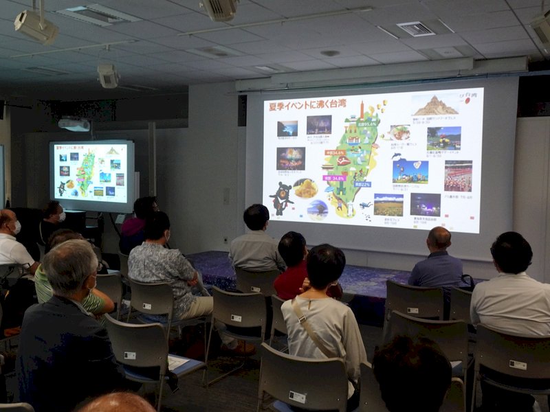 受2019冠狀病毒疾病(COVID-19)疫情影響,許多日本人因無法到台灣旅遊而感到失落。交通部觀光局東京事務所以「台灣同學會」為名辦系列座談,29日推出「台灣鐵道旅遊魅力」,在文化部駐日台灣文化中心舉行。