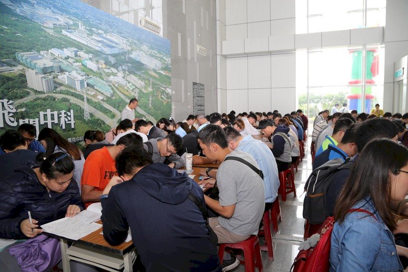 台中市勞工局與中部科學園區管理局攜手,8月1日將舉辦中科園區聯合徵才活動,包括台積電等20家業者提供逾700個工作機會,最高薪資上看新台幣8萬3000元。(中科管理局提供)