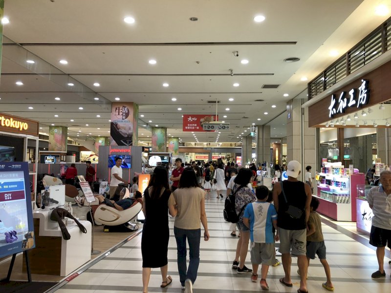 邊境管制讓消費留在台灣 零售業首季營業額可望破兆