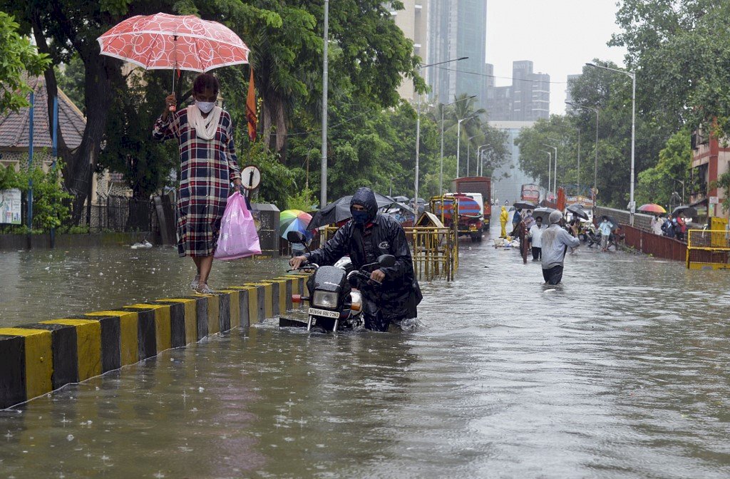 印度受雨季豪雨和洪水重創 上百人死亡
